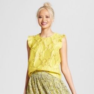 NWOT Who What Wear yellow floral top